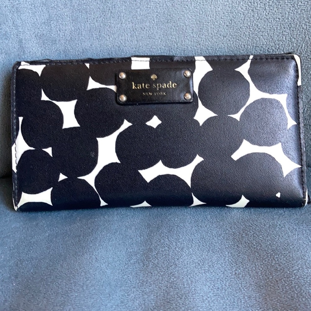 Kate Spade Walket white with Black Polka dots